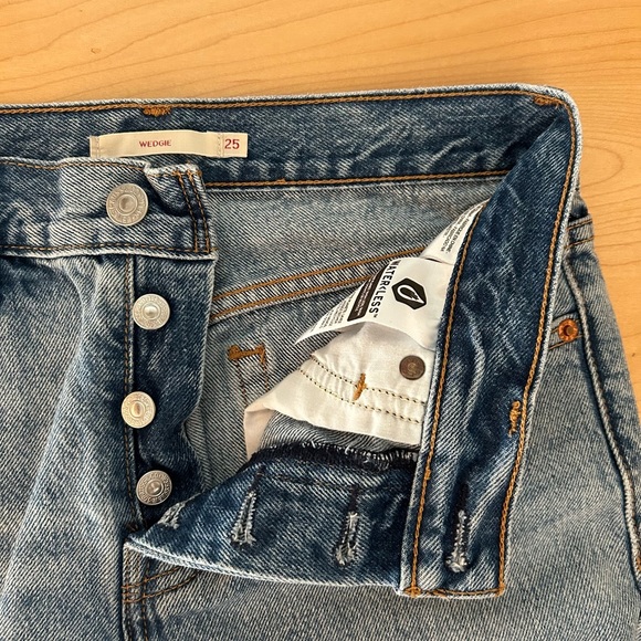 Levi’s Wedgie Jeans - Picture 5 of 6